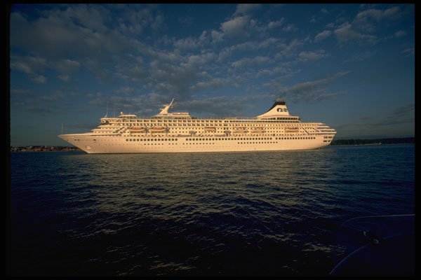 553042 Royal Princess Arrives, Vancouver, Canada A4 Photo Print