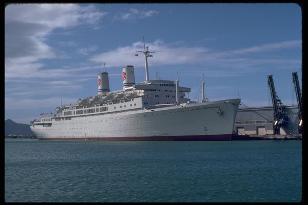553059 Cruise Ship Independence, Honolulu, Hawaii A4 Photo Print