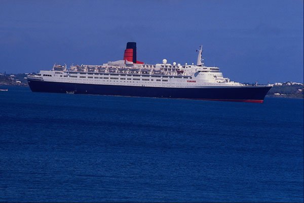 553072 Queen Elizabeth 2 A4 Photo Print