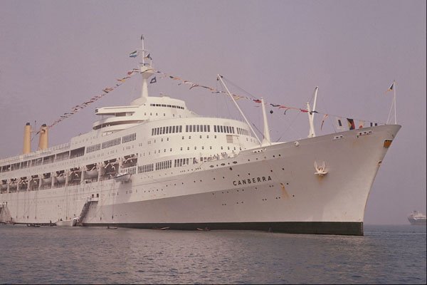 553080 S.S. Canberra A4 Photo Print