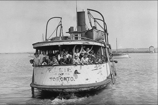 556028 Toronto Harbor, 1917, Photo John Boyd PA 70898 A4 Photo Print