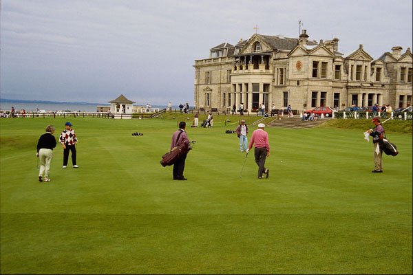 557062 Golfers At The 18th Hole, St. Andrews, Scotland A4 Photo Print