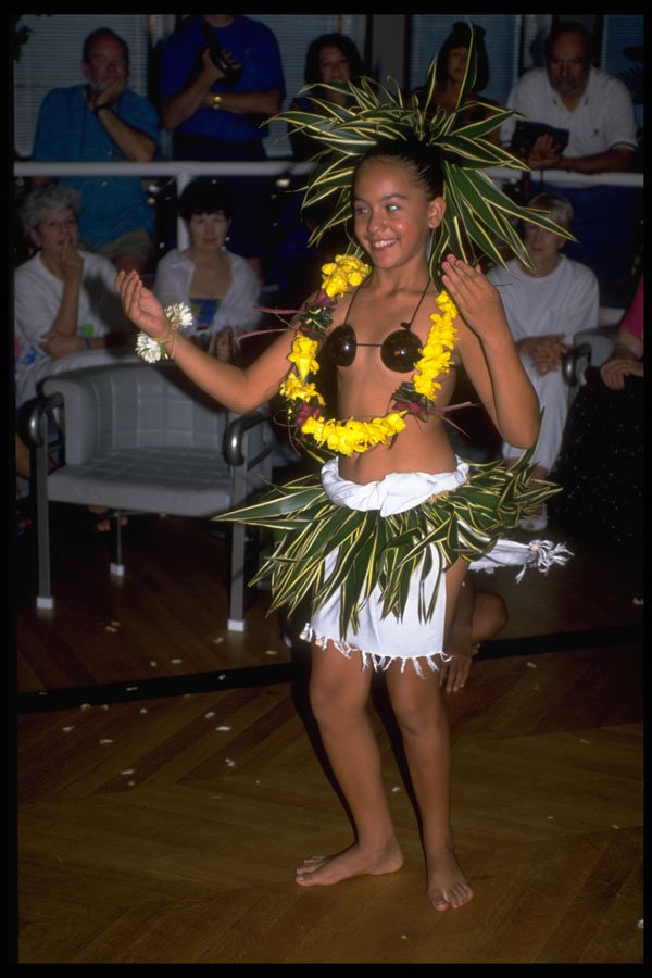 567070 Young Polynesian Dancer, Raiatea, French Polynesia A4 Photo Print