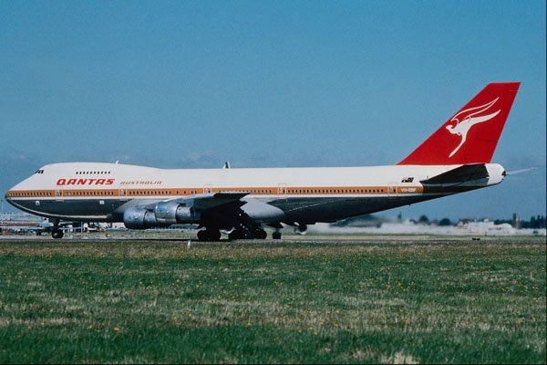 576005 Qantas B747 238B, London Heathrow, U.K. A4 Photo Print