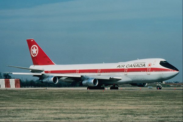 576026 Air Canada B747 233B, London Heathrow, U.K. A4 Photo Print