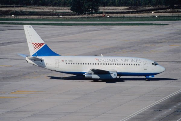 576027 Croatia B737 230, Manchester, U.K. A4 Photo Print