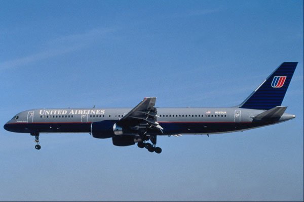 576033 United B757 222, Miami, U.S.A. A4 Photo Print