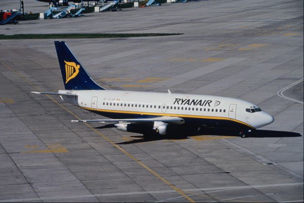 576051 Ryanair B737 204, Manchester, U.K. A4 Photo Print