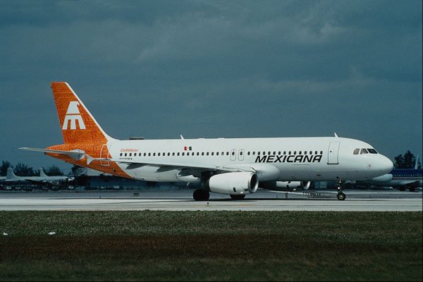 576070 Mexicana A320 231, Miami, U.S.A. A4 Photo Print