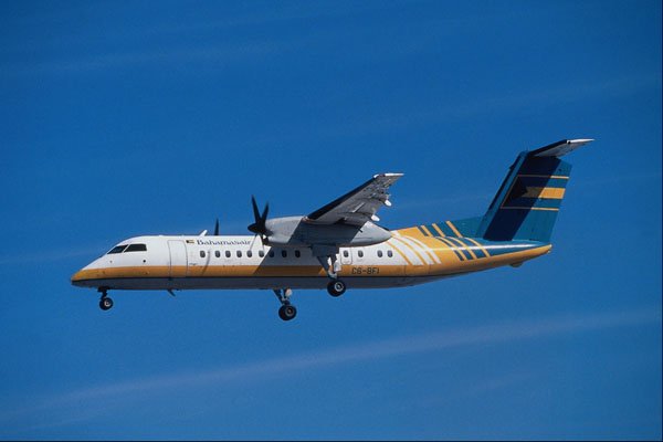 576098 Bahamasair DHC8 311A, Miami, U.S.A. A4 Photo Print