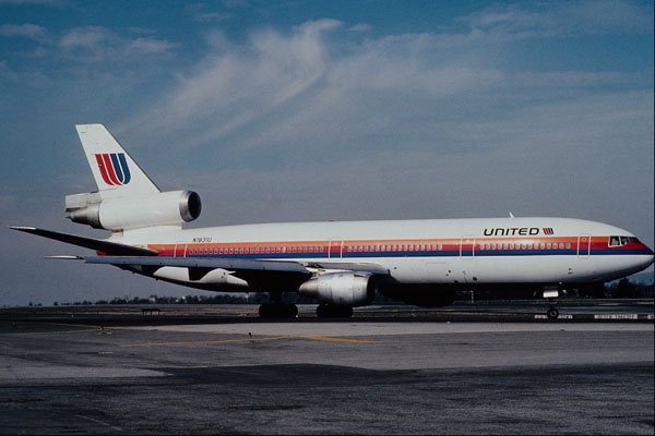 576099 United DC10 10, Los Angeles, U.S.A. A4 Photo Print
