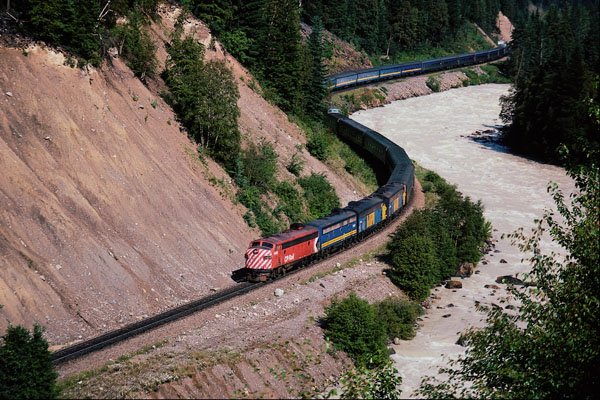 578028 CP FP 7 #1424 Leads VIA Train #1 The Canadian , Westbound A4 Photo Print