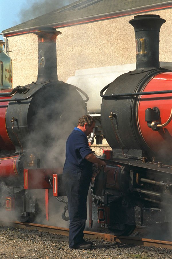 578048 A Driver Oils Engines Loch And Maitland , Isle Of Man A4 Photo Print