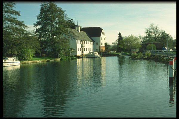 579042 Hambledon Lock, England A4 Photo Print