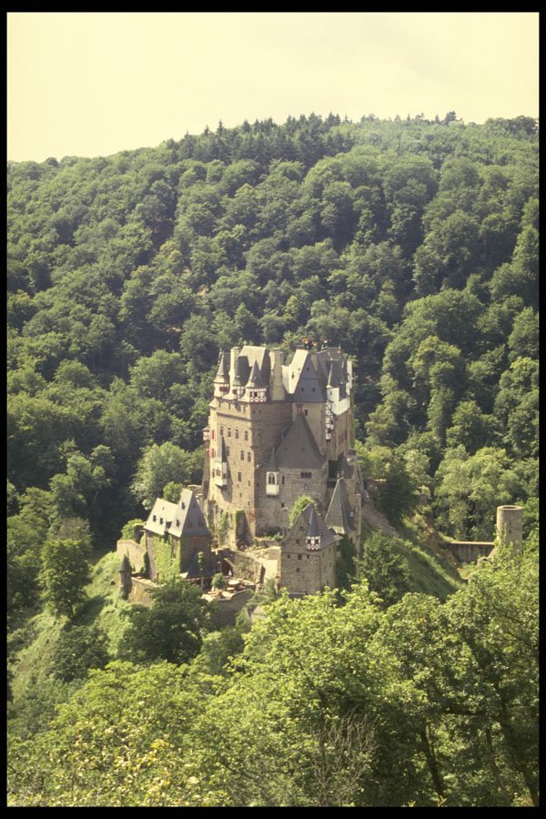 580042 Burg Eltz A4 Photo Print