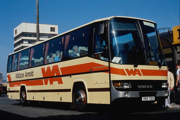 581071 Wallace Arnold's Volvo On An Extended Tour From Cardiff A4 Photo Print
