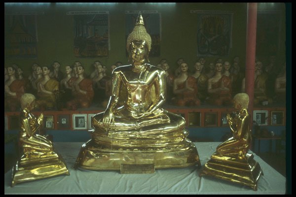 584005 Golden Buddha Idols, Perak, Malaysia A4 Photo Print