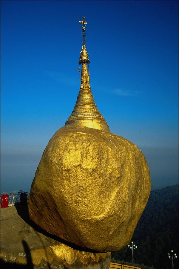 584042 Golden Pagoda, Kyatchio, Burma A4 Photo Print
