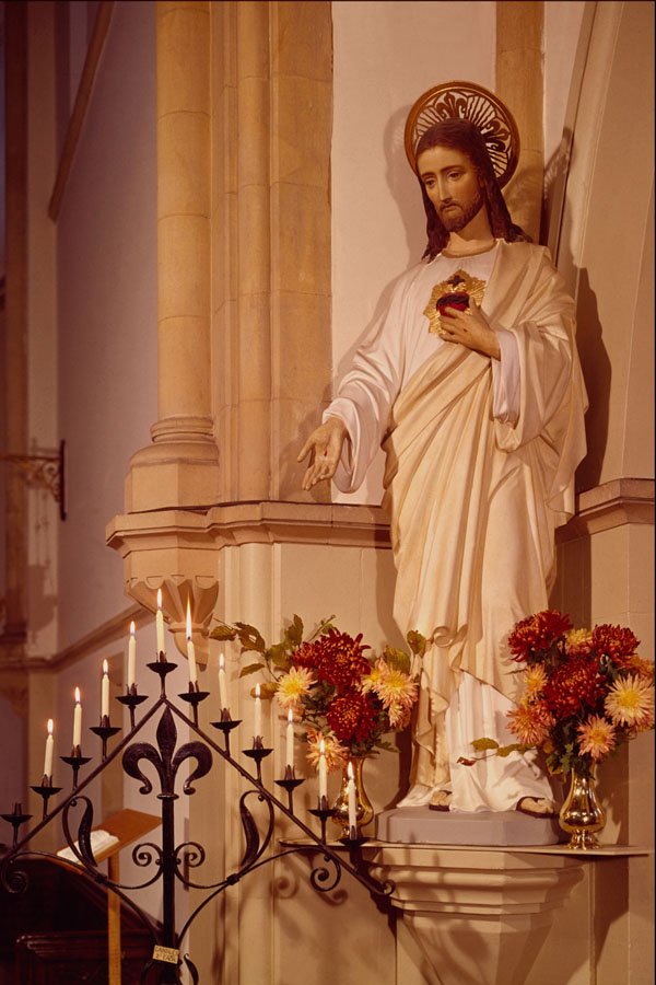 584080 Statue Of Christ With Open Palm Showing Stigmata, England A4 Photo Print