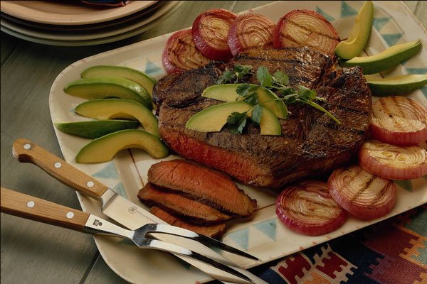 587090 Sliced Beef Roast With Grilled Red Onions And Avocados A4 Photo Print