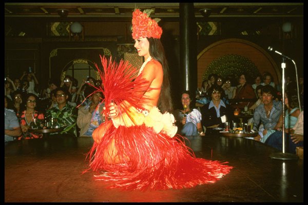 589035 Club Dancer In Honolulu A4 Photo Print