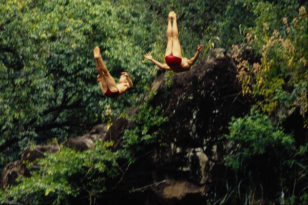 589055 Cliff Divers A4 Photo Print