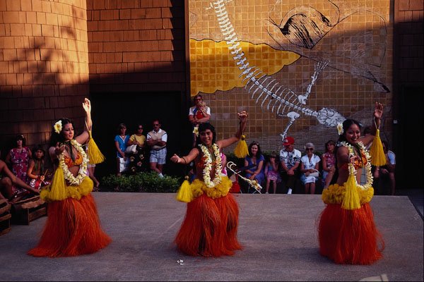 589065 Three Hawaiian Dancers On Kauai A4 Photo Print