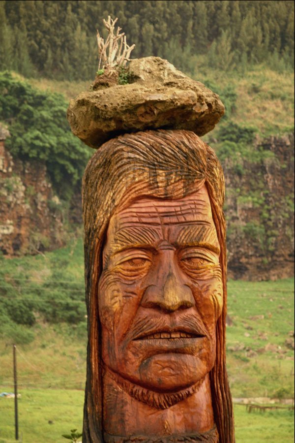 589085 Huge Log Sculpture, Tribute To Native Americans, North Oahu A4 Photo Print