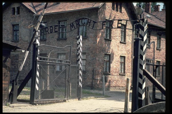 590026 Entrance Gate, Auschwitz, Poland A4 Photo Print