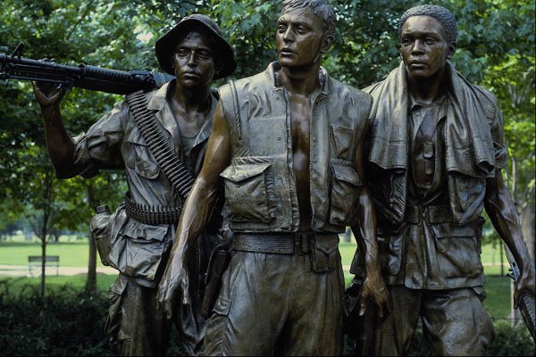590046 Statue Of Soldiers Overlooking Vietnam Memorial, Washington A4 Photo Print