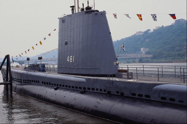 590070 World War II Submarine, USS Requin, Pittsburgh A4 Photo Print