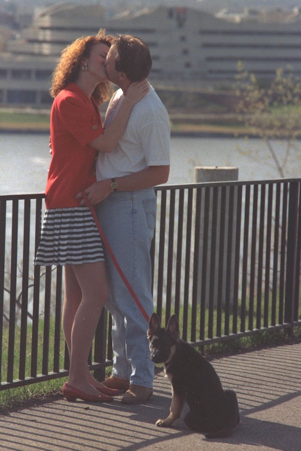 592030 Couple Kissing A4 Photo Print