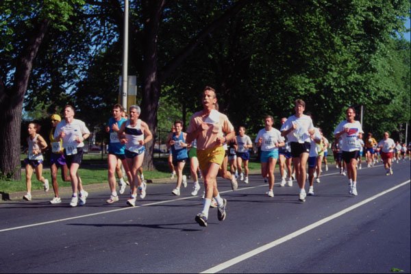 592068 Marathoners On Broad Street, Pittsburgh A4 Photo Print