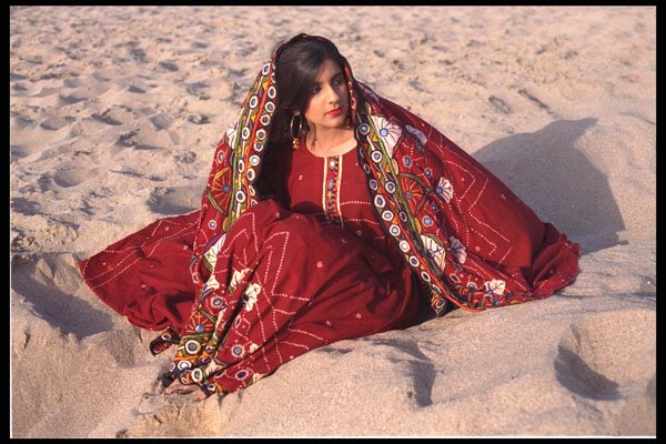 596057 Traditional Pakistani Dress, Thar, Pakistan A4 Photo Print
