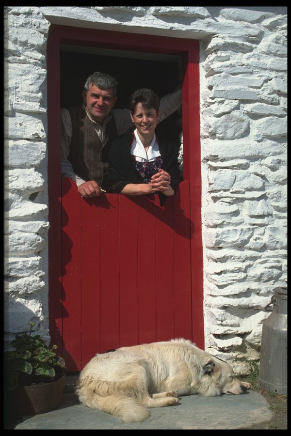 598010 An Inviting Smile, Ireland A4 Photo Print