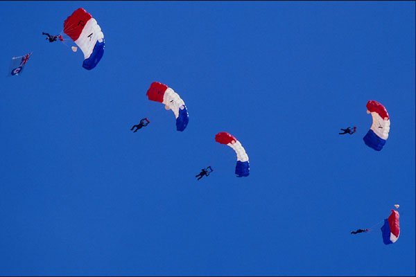 599097 The Falcons, Royal Air Force Parachute Display Team A4 Photo Print