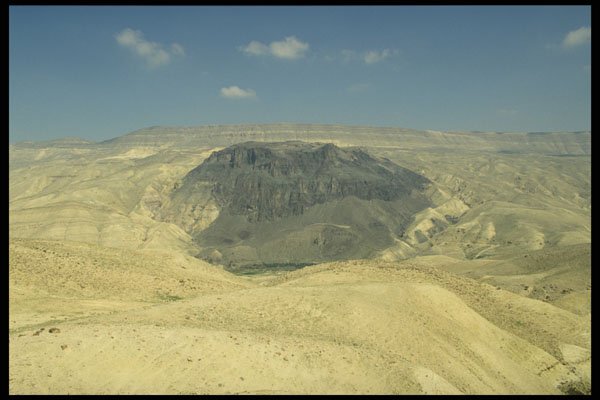 603046 Black Mountain, King Road To Petra, Jordan A4 Photo Print