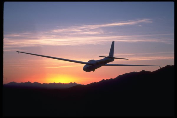 604052 High performance Sailplane Landing A4 Photo Print