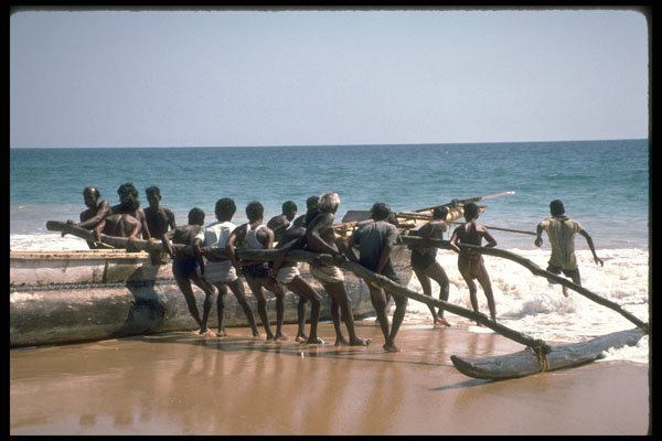 606006 Bringing In The Boat, Sri Lanka A4 Photo Print