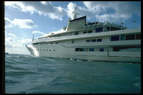 606046 Luxury Yacht A4 Photo Print