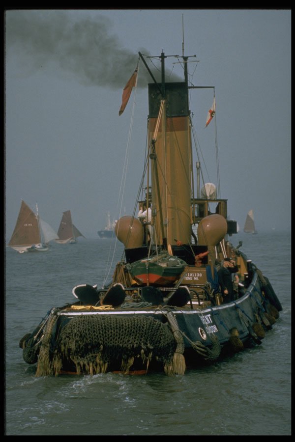 606079 Private Boat, Thames Estuary A4 Photo Print