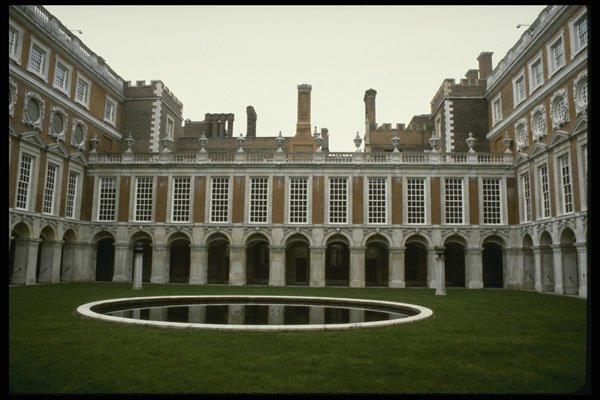 607022 Hampton Court Palace, England A4 Photo Print