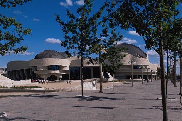 609069 Boulevard Canada Passes In Front Of The Museum A4 Photo Print