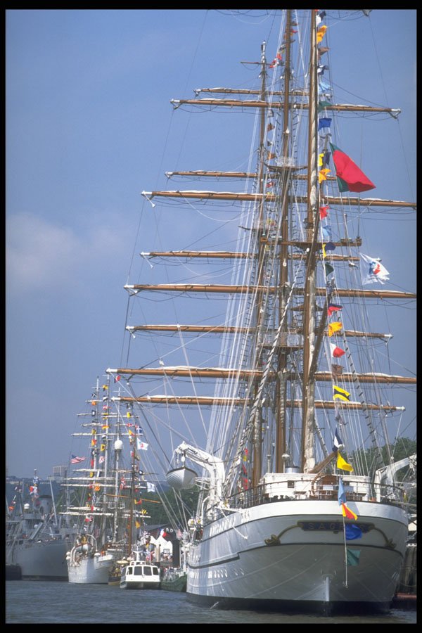 615006 L'Armada De La Liberte , Rouen, France A4 Photo Print