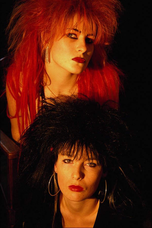 616052 Two Women A4 Photo Print