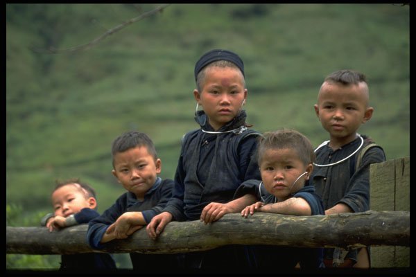621047 Children, Sapa, Northern Vietnam A4 Photo Print