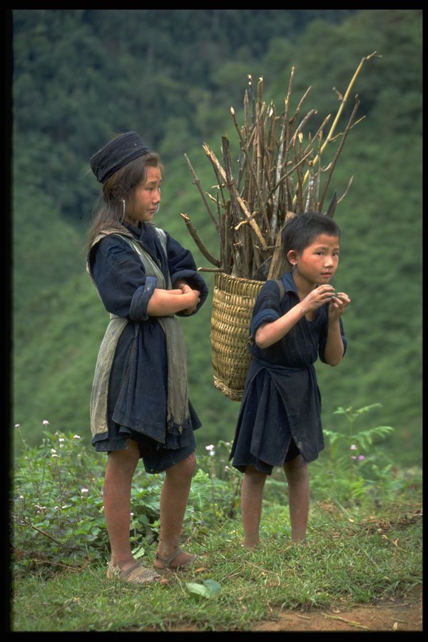 621048 Children, Sapa, Northern Vietnam A4 Photo Print