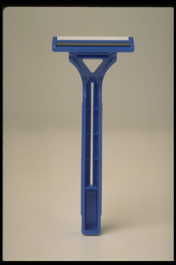 624051 Disposable Razor A4 Photo Print