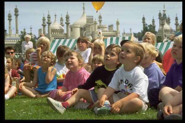 625021 Children In Pavilion Gardens, Brighton A4 Photo Print