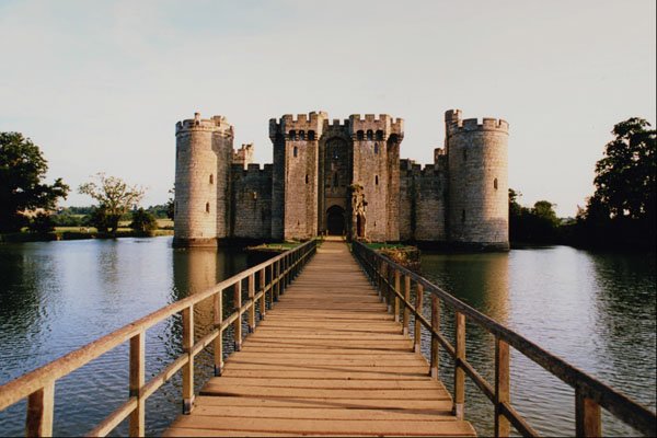 625024 Bodiam Castle, Kent A4 Photo Print